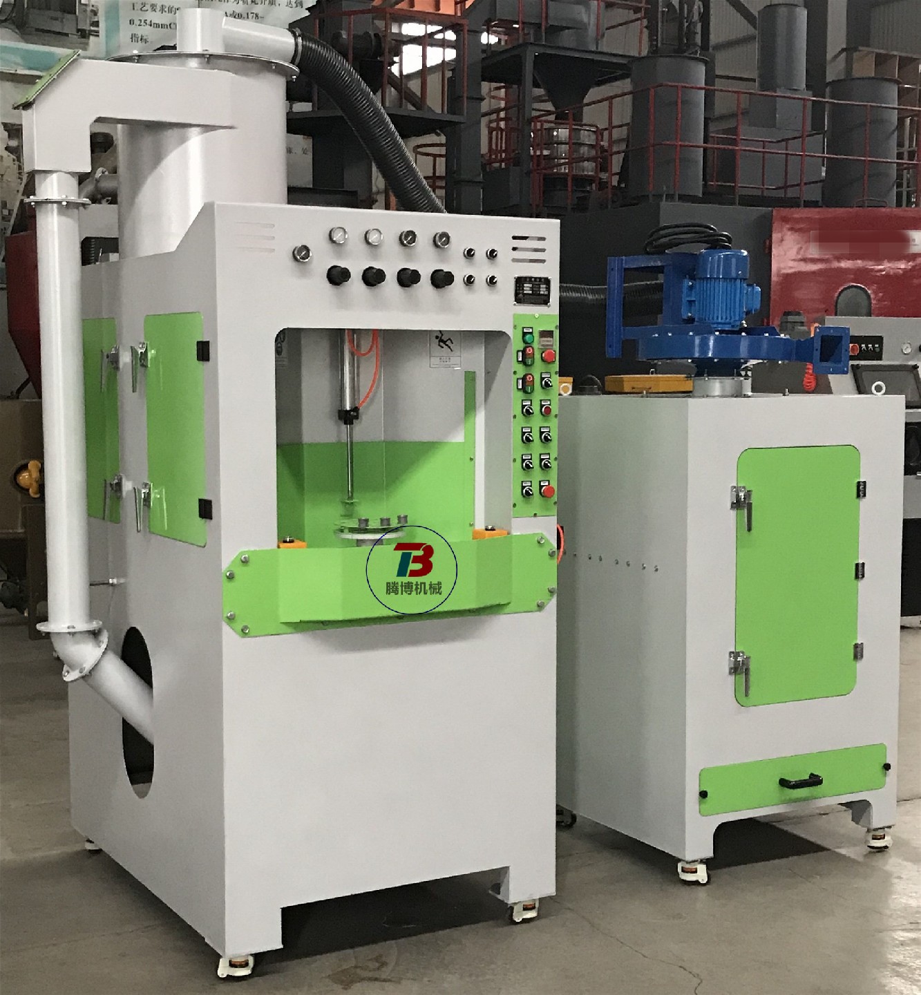 汽車(chē)密封件油封增強(qiáng)附著力自動(dòng)噴砂機(jī)-此機(jī)型用于汽車(chē)密封件油封表面增強(qiáng)附著力。主要技術(shù)參數(shù)：機(jī)器型號(hào)TBSA1014-2A工作倉(cāng)尺寸1000*1100800mm類(lèi)型···